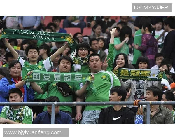 足球明星们的出场秀展现魅力与风采引领球迷热情高涨