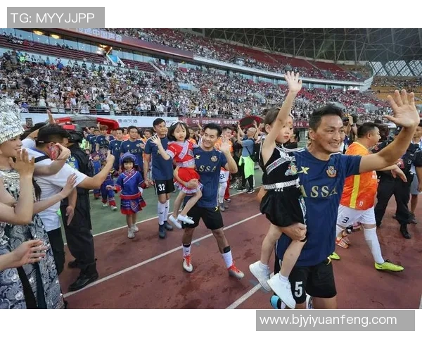 香港足球明星队赴榕江展开友谊赛助力地方足球发展与文化交流